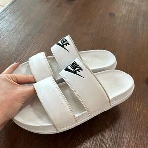 Women’s Nike Slides Size 10